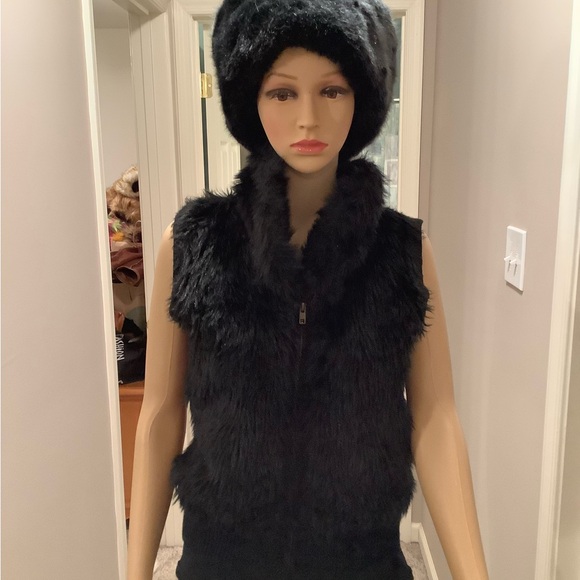 Arizona Jean Black Faux Fur Cable Knit Vest Size Large (Runs Small) - Picture 8 of 14